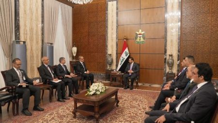 رئيس وزراء العراق يدعو لإنشاء منصة موحدة تُفضي إلى تأسيس سوق إسلامية مشتركة