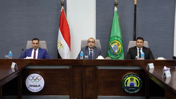 محافظ الإسماعيلية: الدولة تولي اهتمامًا كبيرًا بدعم المشروعات الخضراء الذكية