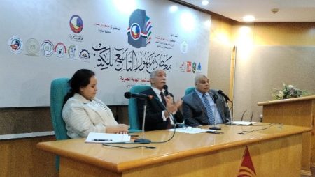 الهوية المصرية في العصر الرقمي.. تحديات الواقع ورهانات المستقبل في معرض دمنهور للكتاب