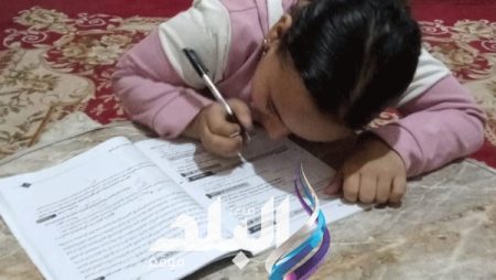 أزمة طالبة حدائق أكتوبر تثير الجدل بعد قرار ردها لثالثة ابتدائي ووالدها: استلمنا كتب الصف الرابع