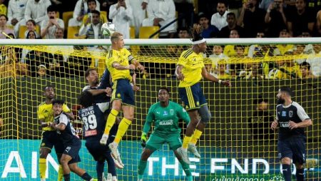 اليوم .. الهلال في اختبار استعادة الصدارة.. 3 مواجهات ترسم ملامح الصراع في الدوري السعودي