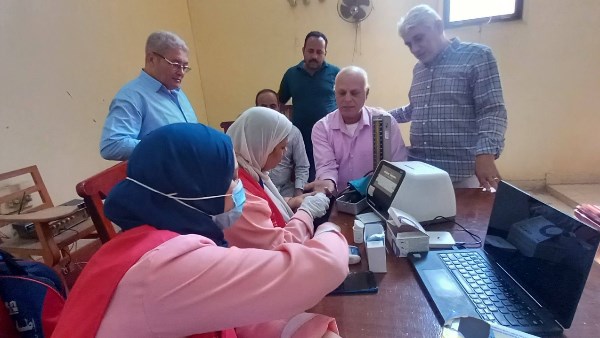 محافظ أسيوط: فحوصات للكشف المبكر عن الأمراض المزمنة والأورام للعاملين بمديرية الزراعة محافظ أسيوط: فحوصات للكشف المبكر عن الأمراض المزمنة والأورام للعاملين بمديرية الزراعة