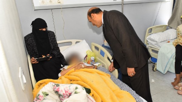 محافظ أسيوط يزور مصابي حادث لاعبي المشروع القومي للموهبة والبطل الأولمبي.. صور