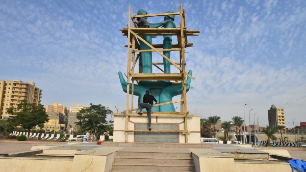 محافظ أسيوط يتابع أعمال تطوير ميدان 