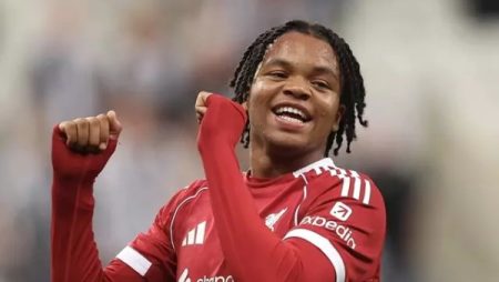 لاعب ليفربول: محمد صلاح أكثر لاعب تعلمت منه.. وسأظل ممتنًا له