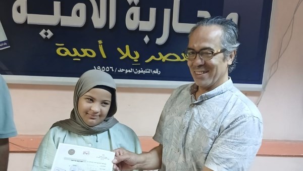 أسماء محمد.. حكاية إرادة من قرية أشراف قنا تثبت أن التعليم حق لا يعرف المستحيل