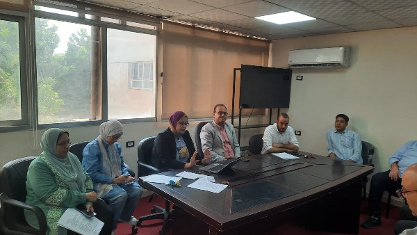 اجتماع بالطب الوقائي استعدادا لحملة التطعيم ضد الحصبة الألمانية بقنا