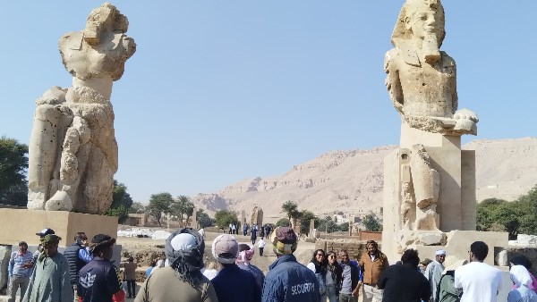 الأقصر تكشف عن تحفة ألباستر نادرة إزاحة الستار عن تمثال الملك أمنحتب الثالث بمعبد كوم الحيتان