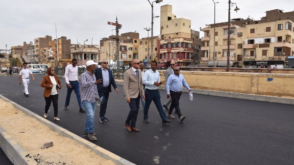 شوارع ضيقة تنتظر التطوير.. محافظ الأقصر يُوجّه باستخدام الإنترلوك في منطقة غرب السكة الحديد | شاهد شوارع ضيقة تنتظر التطوير.. محافظ الأقصر يُوجّه باستخدام الإنترلوك في منطقة غرب السكة الحديد | شاهد