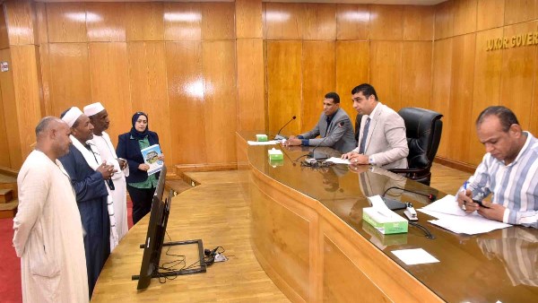 نائب محافظ الأقصر يشارك في فعاليات اليوم المفتوح للمواطنين لبحث مطالبهم وتيسير حصولهم على الخدمات