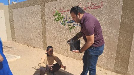 بأيادي الأطفال.. مبادرة ازرع فكرة تغرس 10 أشجار بمدرسة في الأقصر
