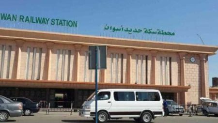 محافظة أسوان: انتظام حركة القطارات وعدم تأثر التشغيل بحادث تصادم جرار قطار بسيارة ربع نقل