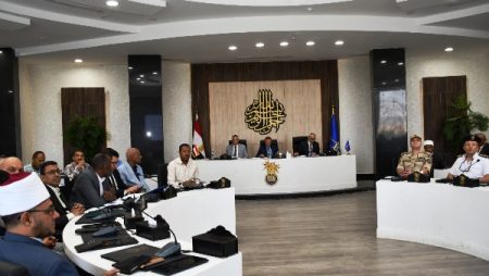 محافظ أسوان: غلق 4 محطات وقود تلاعبت فى كميات البنزين والسولار من أول نوفمبر