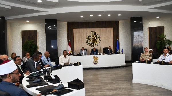 محافظ أسوان: غلق 4 محطات وقود تلاعبت فى كميات البنزين والسولار من أول نوفمبر