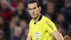 رسميًا.. مونويرا حكمًا للكلاسيكو بين برشلونة وريال مدريد