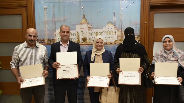 محافظ بورسعيد يكرم فريق «أم خلف» لحصوله على المركز الثالث بمسابقة أفضل بيت ثقافي محافظ بورسعيد يكرم فريق «أم خلف» لحصوله على المركز الثالث بمسابقة أفضل بيت ثقافي