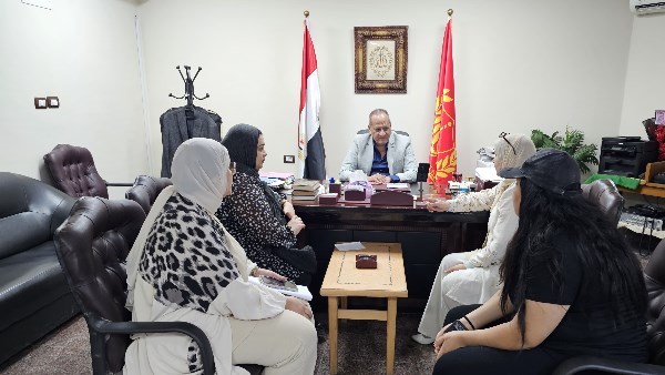 بعد شكواها.. وكيل تعليم بورسعيد يستقبل والدة الطالبة 