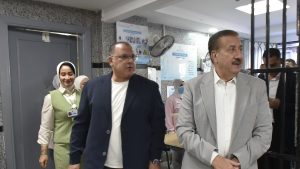 محافظ بورسعيد يتابع انطلاق الحملة القومية للتطعيم ضد الحصبة والحصبة الألمانية بمركز طب أسرة المناخ