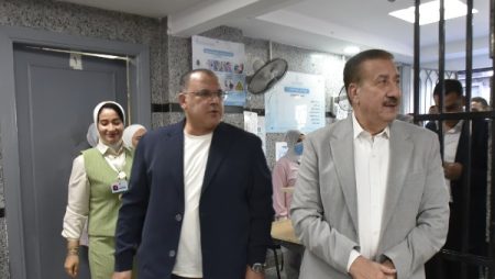 محافظ بورسعيد يتابع انطلاق الحملة القومية للتطعيم ضد الحصبة والحصبة الألمانية بمركز طب أسرة المناخ