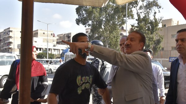 خلال جولته الميدانية بحي المناخ.. محافظ بورسعيد يشدد على سرعة إزالة إشغال كبير يعيق الحركة المرورية خلال جولته الميدانية بحي المناخ.. محافظ بورسعيد يشدد على سرعة إزالة إشغال كبير يعيق الحركة المرورية