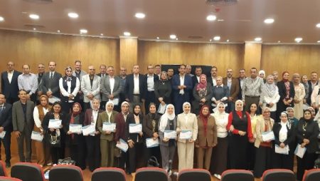رئيس جامعة بورسعيد يشهد ختام دورات إعداد القيادات لعام 2026.. صور