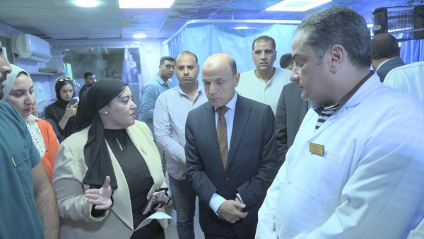 محافظ الغربية يزور المصابين في حادث معهد دنوشر الابتدائي الأزهري بمستشفى المحلة العام