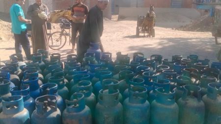 الغربية.. ضبط مستودع أنابيب امتنع عن البيع بحورته 371 أسطوانة معبأة