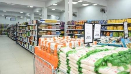 التموين: كاري أون يطور المجمعات الاستهلاكية.. وتخفيض 25% على 30 سلعة أساسية