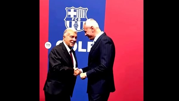 رئيس برشلونة يستقبل رئيس مصر للطيران بملعب كامب نو ويشيد بالشراكة مع الناقل الوطني