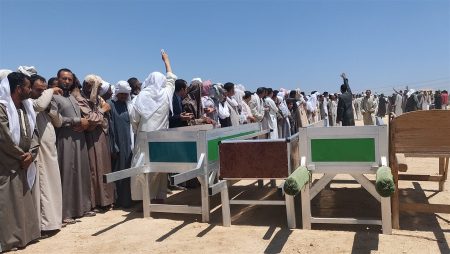 هل يجوز للنساء صلاة الجنازة جماعة على الميت؟ دار الإفتاء تجيب
