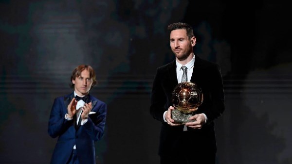 مودريتش عن ميسي: عانيت كثيرًا أمامه مع المنتخب وريال مدريد.. لكنه لاعب فريد من نوعه