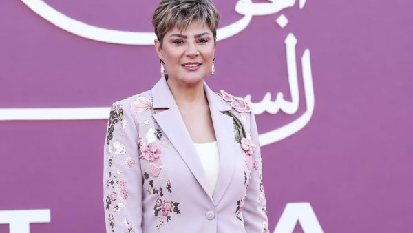 مفيدة شيحة تفاجئ جمهور الجونة ببدلة موف مطرزة بالورود.. إطلالة تخطف الأنظار مفيدة شيحة تفاجئ جمهور الجونة ببدلة موف مطرزة بالورود.. إطلالة تخطف الأنظار