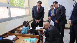 وزير التعليم في حلايب وشلاتين.. جولات داخل الفصول ولقاء مع مشايخ القبائل