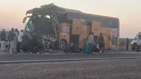 ننشر الصور الأولى لحادث الغردقة رأس غارب.. مصرع شخصين وإصابة 25