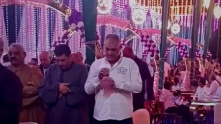 تركوا الفرح واتجهوا للصلاة.. فيديو متداول يشعل تفاعل رواد السوشيال