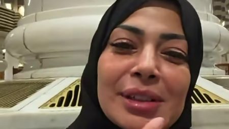 داليا مصطفى من داخل المسجد النبوي: جيت صدفة.. ادعولي بقى أحج