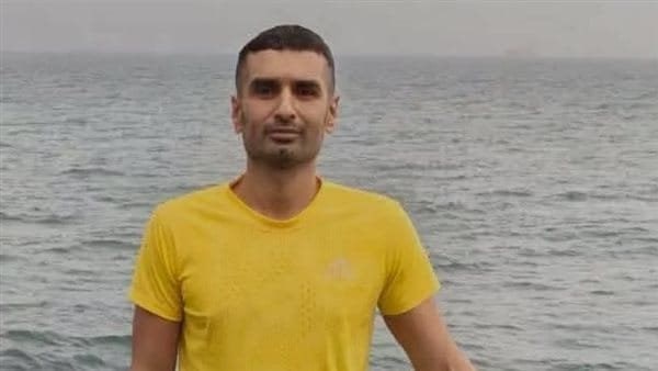 بعد شهور من الرعب.. البحار سامح عبد العظيم يعود لمصر سالما بعد اختطاف السفينة بالصومال