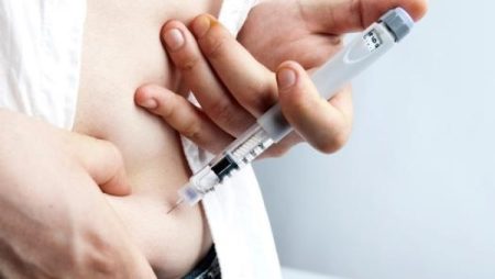 بسبب رفض فتاة الارتباط به.. وفاة عامل صيدلية بعد حقن نفسه بالأنسولين في أكتوبر