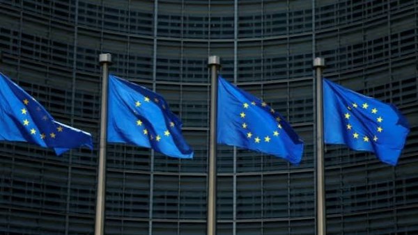 أمريكا تحذر الاتحاد الأوروبي من رد فعل مدمر على خطط استخدام طيف الأقمار الصناعية