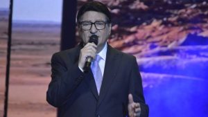 ابن محمد الحلو يطلب الدعاء لوالده بعد نقله إلى العناية المركزة