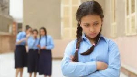 علامات في سلوك طفلك قد تكشف تعرّضه للتنمر