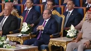السيسي من الندوة التثقيفية للقوات المسلحة: التحديات أكبر من أي رئيس أو جماعة.. وإرادة المصريين قادرة على تجاوزها