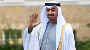 بصورة من طفولته وإهداء بخط اليد.. محمد بن زايد يوجه رسالة للمعلمين في يومهم العالمي