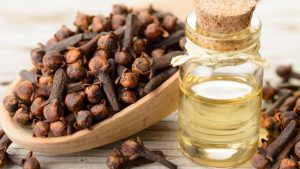 تلف الكبد وتشنجات .. احترس القرنفل يسبب أضرار خطيرة في هذه الحالات
